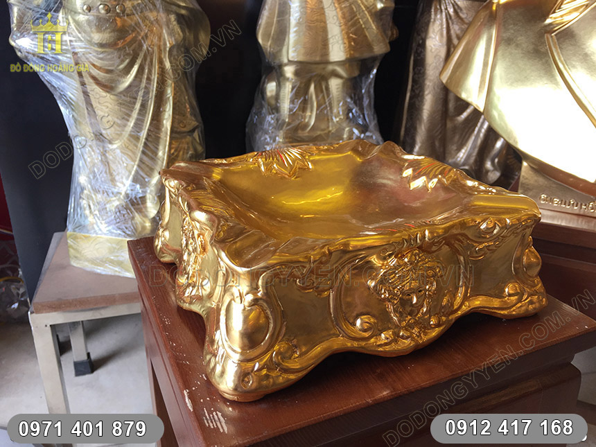 đ&uacute;c gạt t&agrave;n versace thếp v&agrave;ng 9999